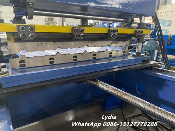 AG panel roofing machine