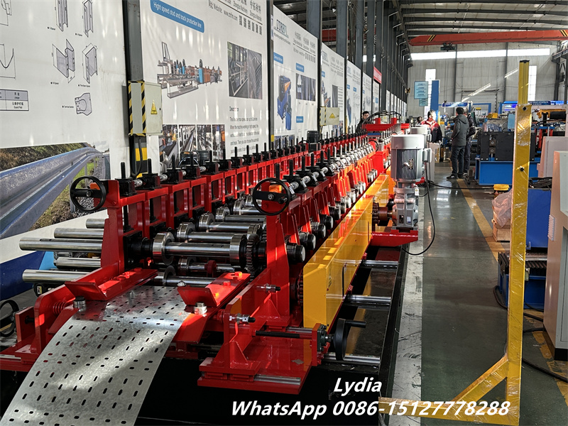 Heavy-duty decoiler and flattening unit for cable tray roll forming machine
