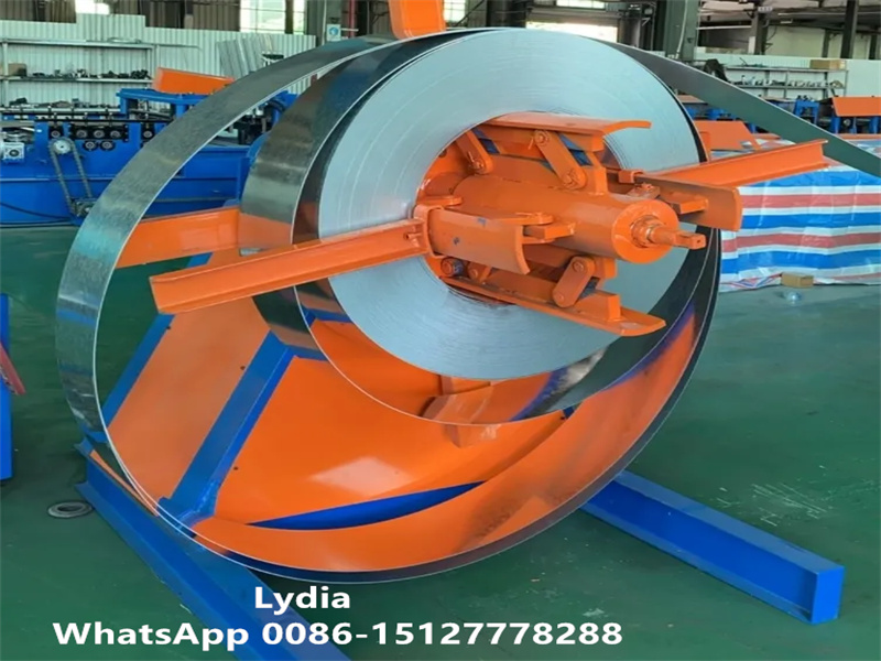 Eave strut making machine with hydraulic cutting system