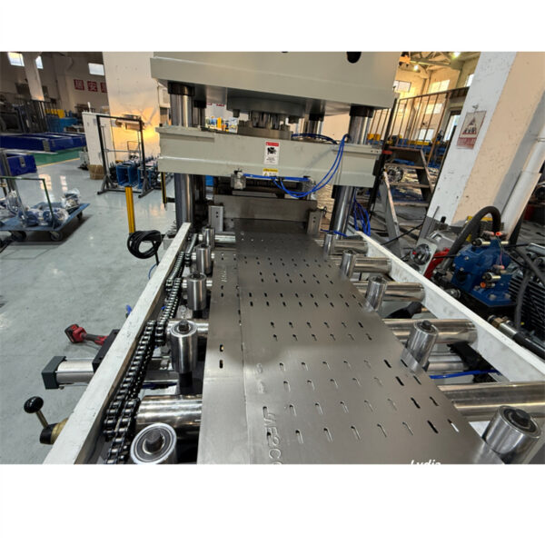 Cable Tray Roll Forming Machine03 Cr12Mov automatic cutting system for cable tray production line