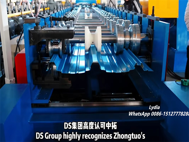 Solar roof panel roll forming machine tracking cutting system