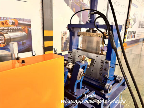 Hat Omega Purlin 08 hydraulic cutting system for top hat purlin machine