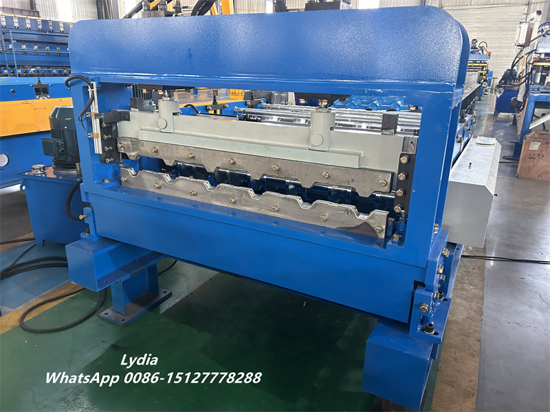 Curved metal roof panel bending machine