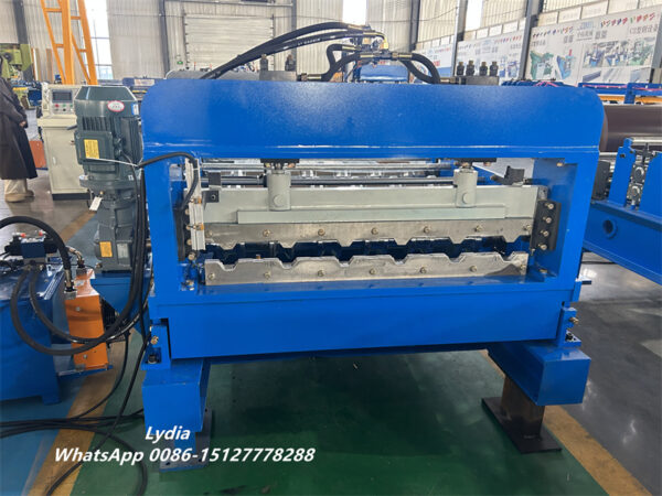 Arch cambering machine for metal roofing panels