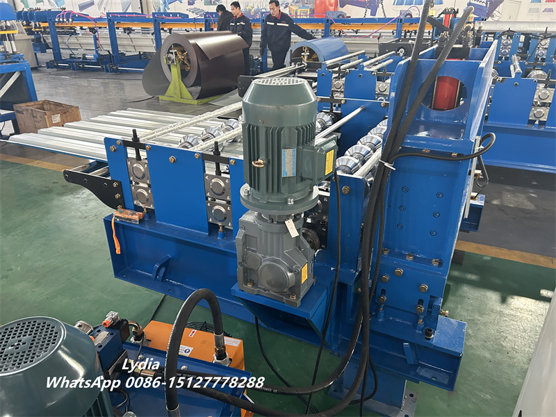 Arch cambering machine for metal roofing panels