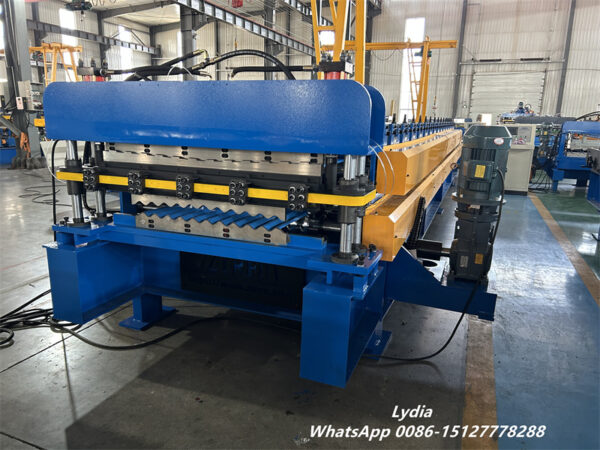 Double layer metal roofing sheet roll forming machine in factory