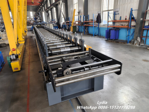 oplus_2097152 Hydraulic uncoiler with coil loading car for soffit machine