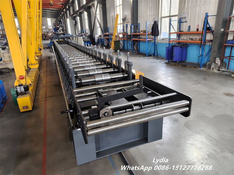 Hydraulic uncoiler with coil loading car for soffit machine