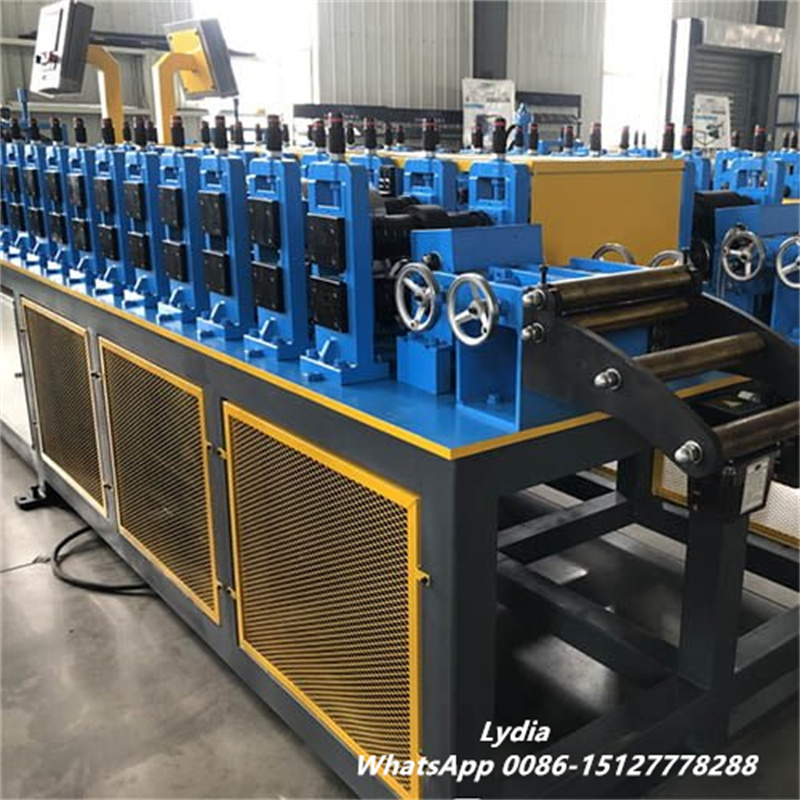 stud and track machine with servo tracking cutting system