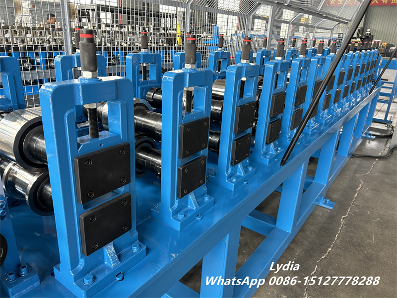 hydraulic cutting system in drip edge roll forming machine