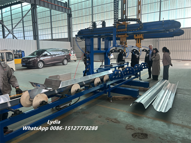 T5 lamp reflector machine