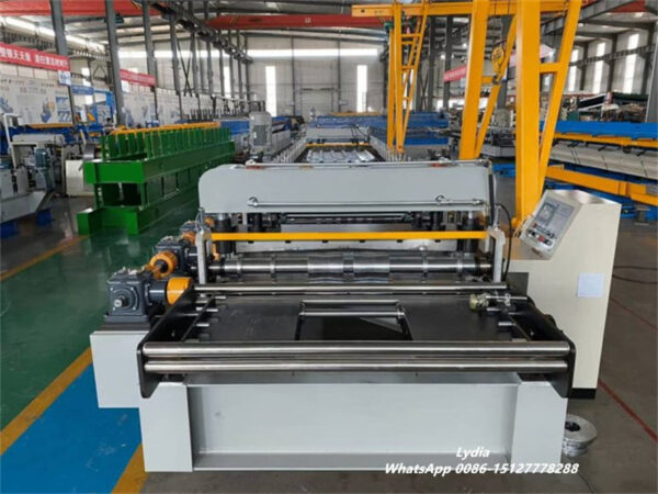 Pocket Rib roofing sheet profile with anti-siphon overlap design