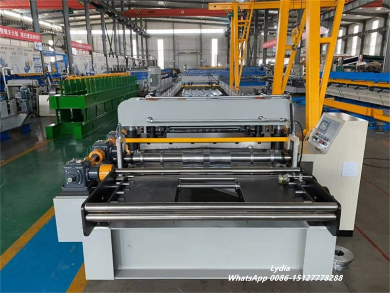 Pocket Rib roofing sheet profile with anti-siphon overlap design