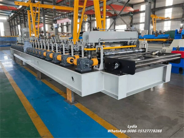 Pocket Rib roofing sheet profile with anti-siphon overlap design
