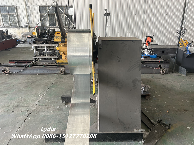 Rain gutter roll forming machine with electric cutting system