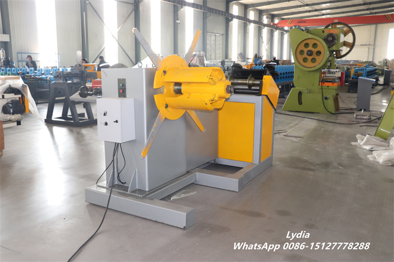 Automatic pallet rack upright manufacturing machine