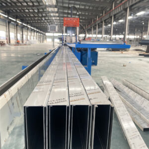 baffle ceiling machine03 High-speed U baffle ceiling roll former with online punching device