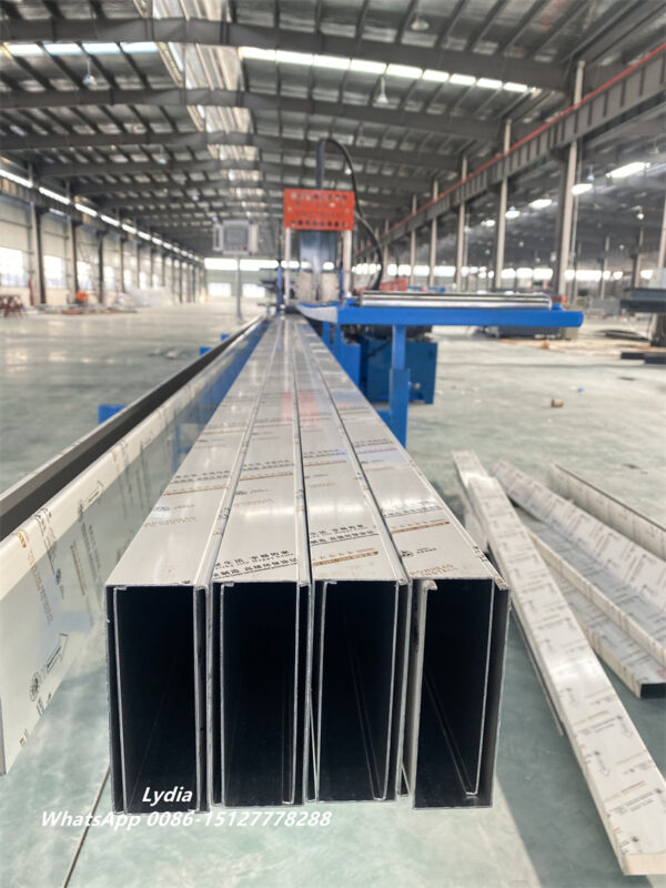 baffle ceiling machine03 High-speed U baffle ceiling roll former with online punching device