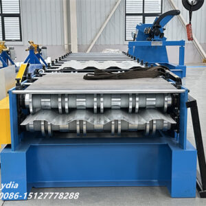 Carriage Board 01 Hydraulic uncoiler feeding steel coil into carriage board roll former