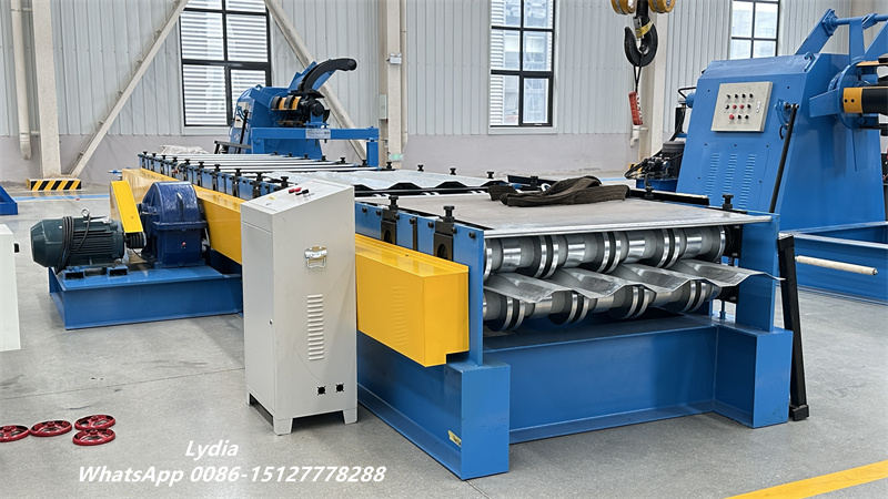 Hydraulic uncoiler feeding steel coil into carriage board roll former