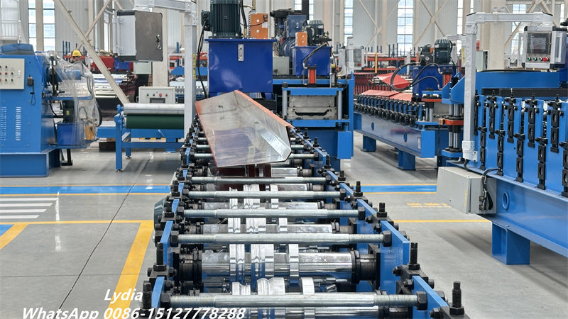 Automatic rain gutter making machine for galvanized steel gutters