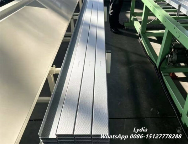U Trailer Plank05 Steel trailer plank roll forming equipment