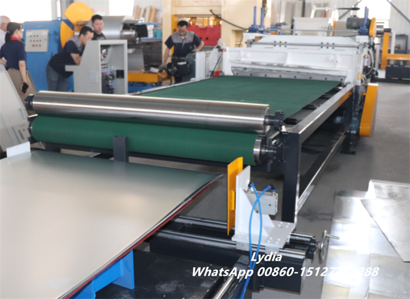 Servo feeding system of cut to length production line