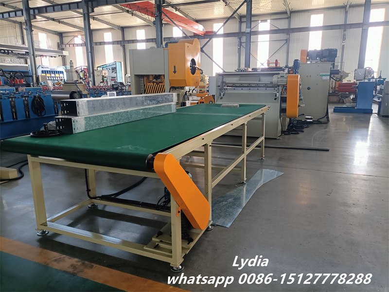 Hydraulic shearing machine for metal sheet cut to length line