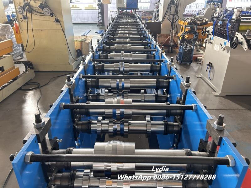 Automatic wall cladding panel roll forming machine with PLC control system