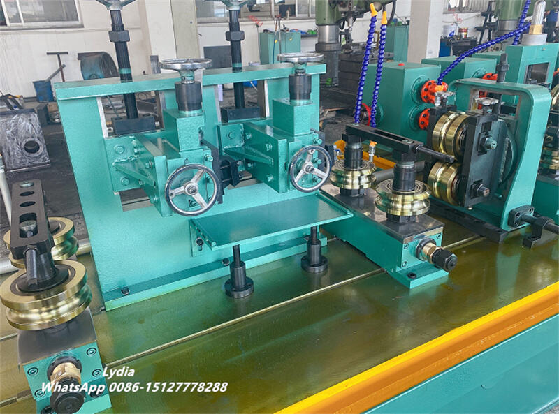 Guiding and extrude and scraper