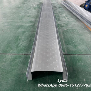 Hydroponic Hanging Gutter005 Hydroponic hanging gutter machine producing seamless cultivation gutters