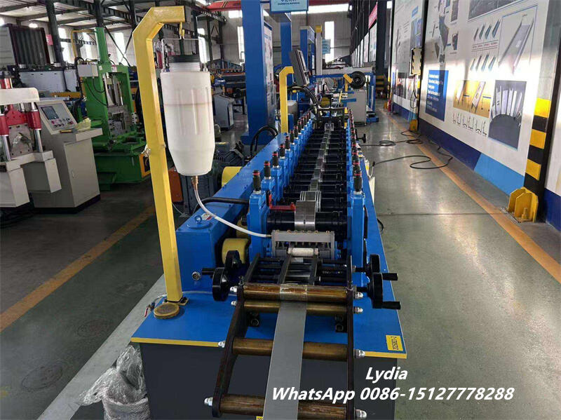 Hydraulic punching system for DIN rail machine