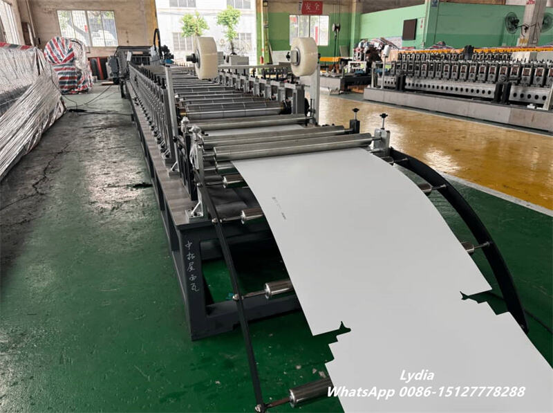 Standing seam roofing machine manufacturing concealed fastener metal panels
